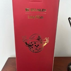 STANLEY X LAINEY WILSON COUNTRY GOLD QUENCHER H2.0 TUMBLER 40 OZ